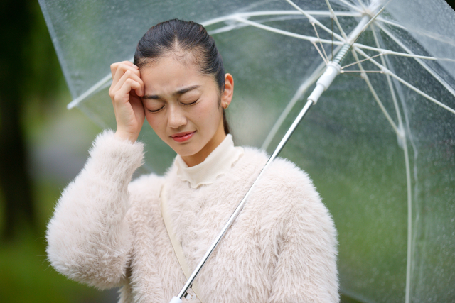 【梅雨時の「頭痛」に悩む方へ ― 気圧変化と鍼灸治療】